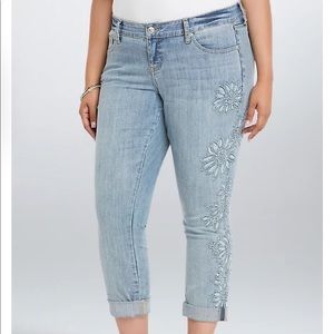 NWOT Torrid premium boyfriend jeans light wash embroidered floral